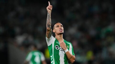 Antony đá hay vậy, MU tiếc lắm thay!  Antony đá hay vậy, MU tiếc lắm thay!